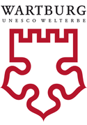 Das Logo der Wartburg-Stiftung besteht aus einer roten Lutherrose im unteren Teil und Burgzinnen darüber. Darüber ist in schwarzer Schrift „Wartburg UNESCO Welterbe“ zu lesen.